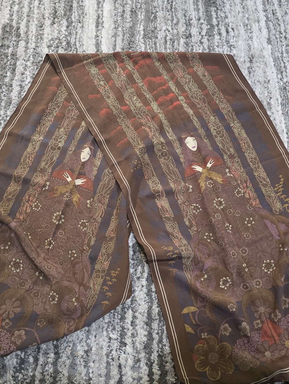 BOTTEGA VENETA Vintage 100% silk Made In Italy Stole Ref:45954209